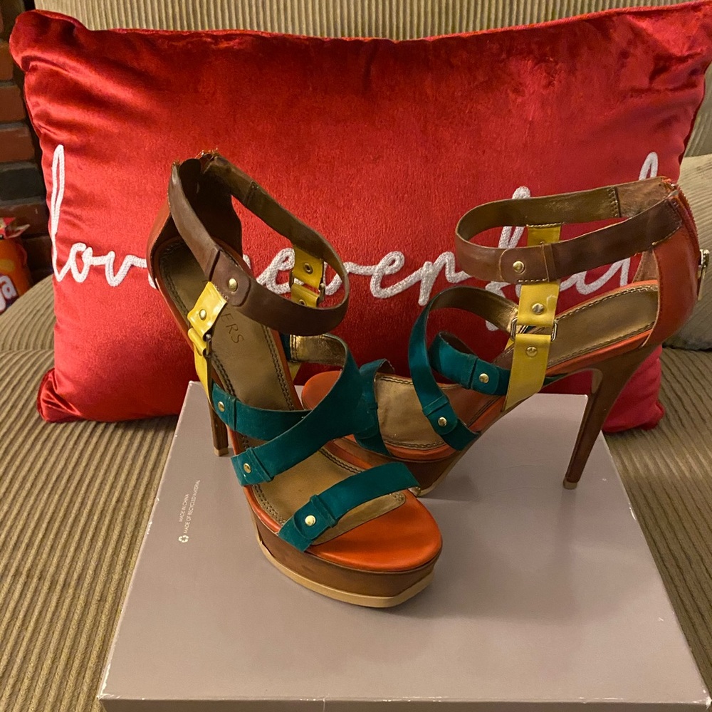 Multi Colored Heel - Picture 2 of 4